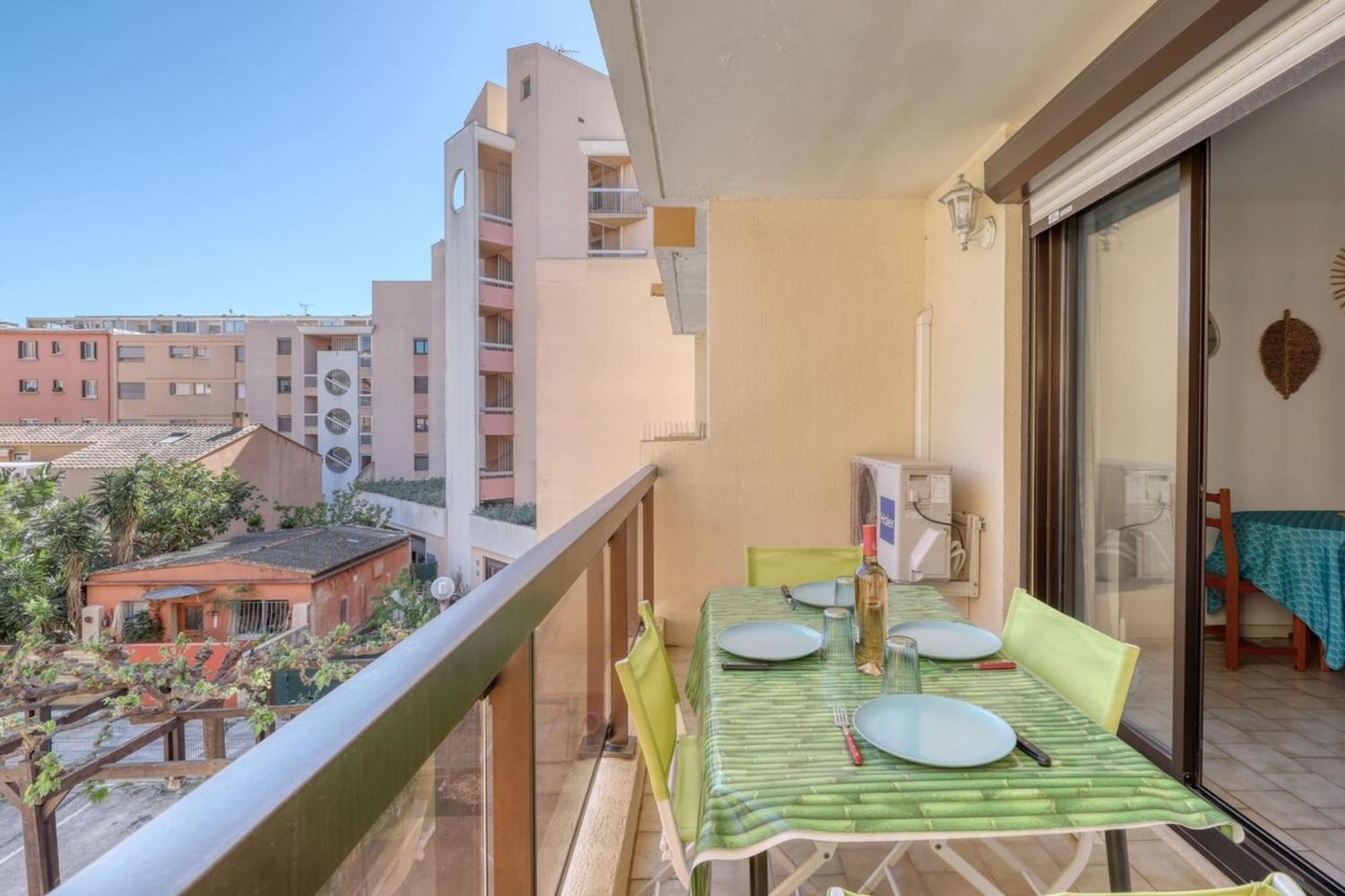 Lavandou - T2 In The City Center - 200 M From The Sea Le Lavandou Exterior photo